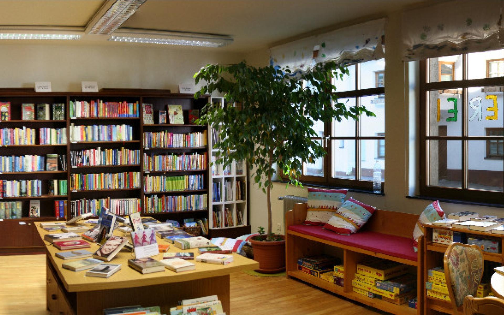 Panorama der Öffentlichen Bücherei Mutters